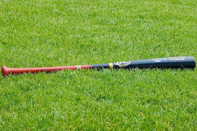 Major Differences Between Baseball And Softball Bats